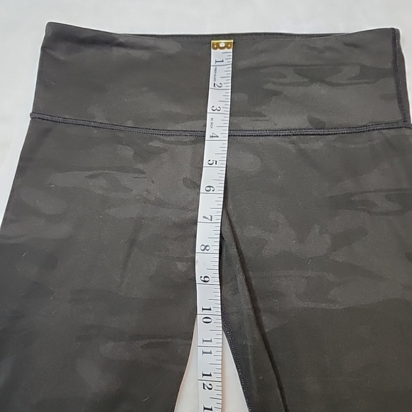 LULULEMON WUNDER UNDER CROP SAVASANA CAMO Green  SOOT Green SIZE 6 - Picture 8 of 8